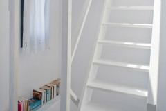 L'escalier en bois qui mène à la terrasse