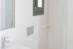 The bathroom on the ground floor